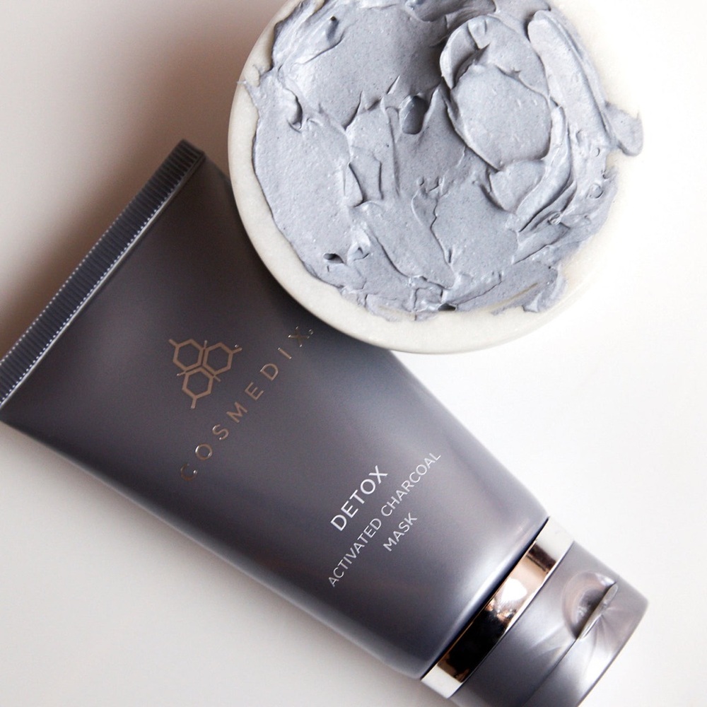 COSMEDIX DETOX ACTIVATED
CHARCOAL MASK